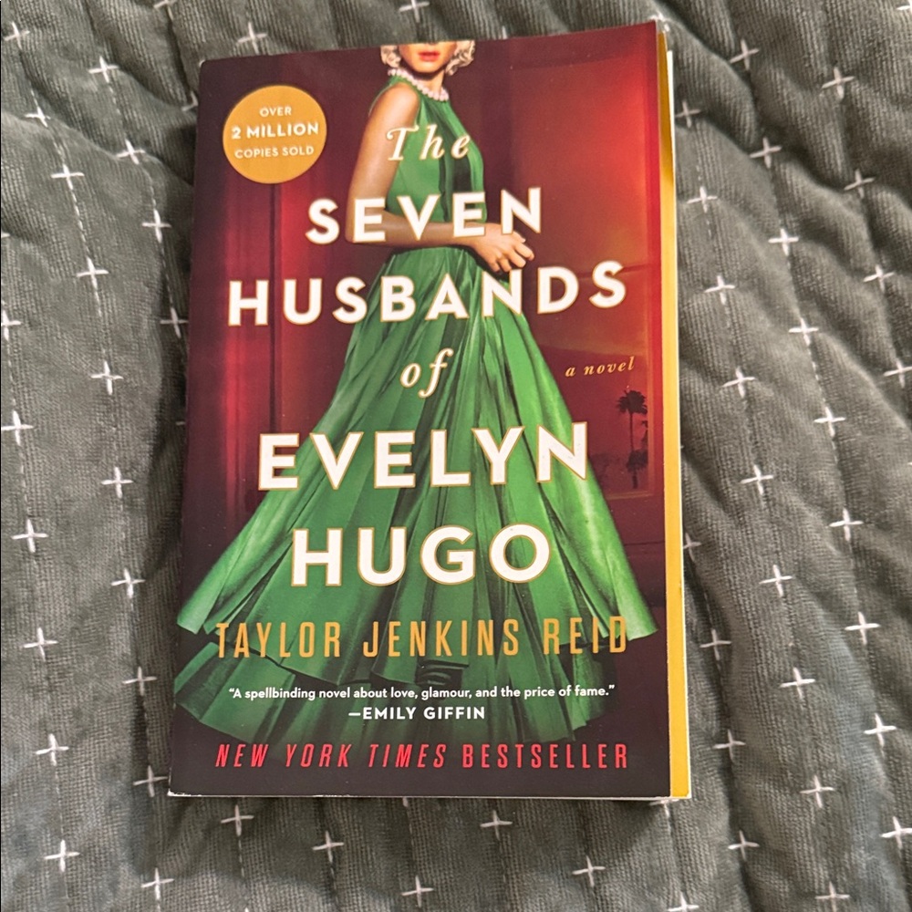 The Seven Husbands of Evelyn Hugo by Taylor Jenkins Reid - Green Cover Paperback